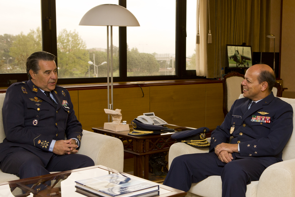 Chefe do Estado-Maior do Ejército del Aire visita FAP