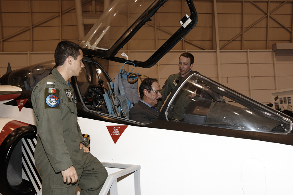 Diretor Geral do Ensino Superior visita Força Aérea/Futurália