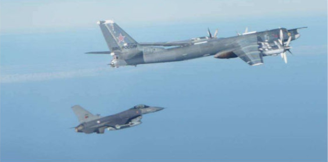 F16 intercetam aeronaves russas