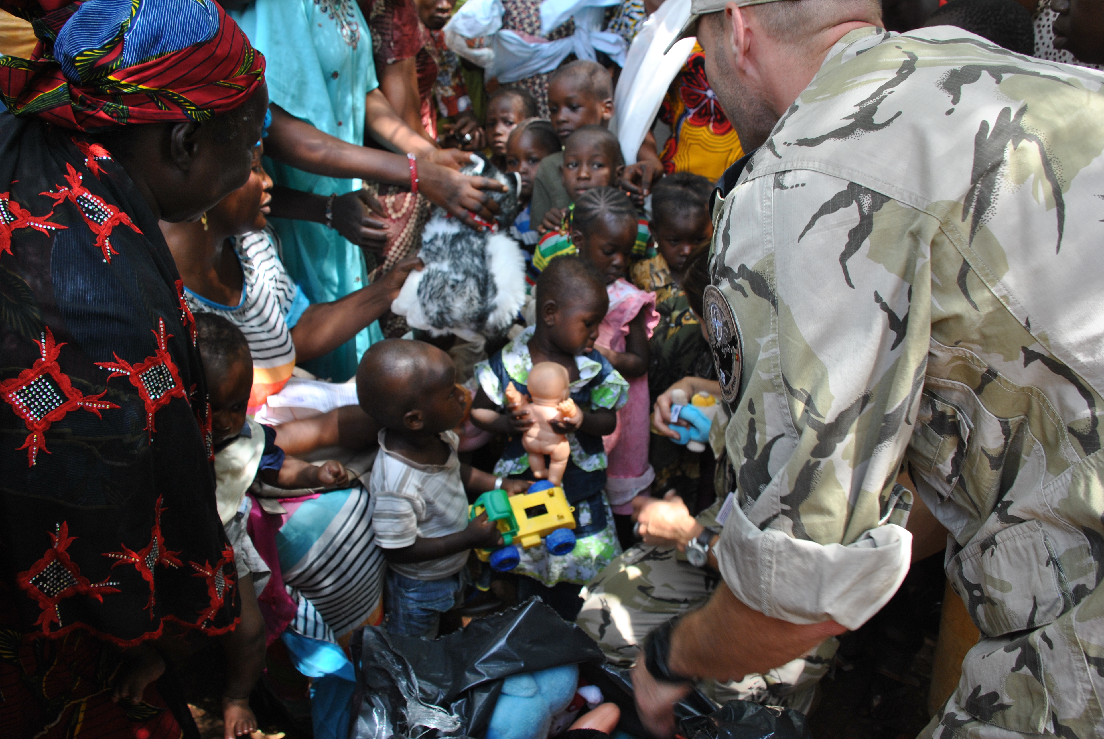 C-130 transportou roupas e brinquedos para o Mali