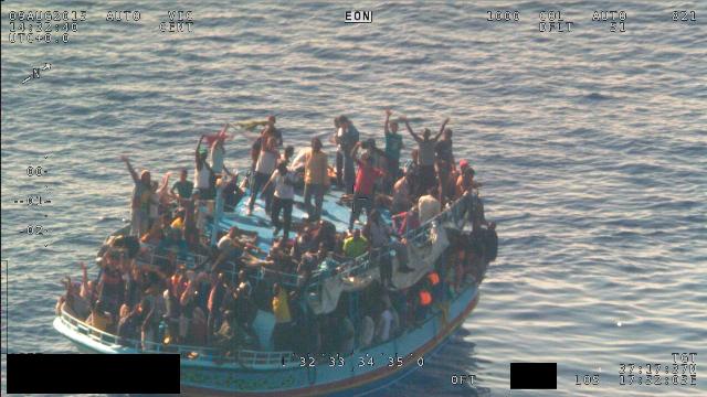 Resgate de imigrantes ilegais no Mediterrneo