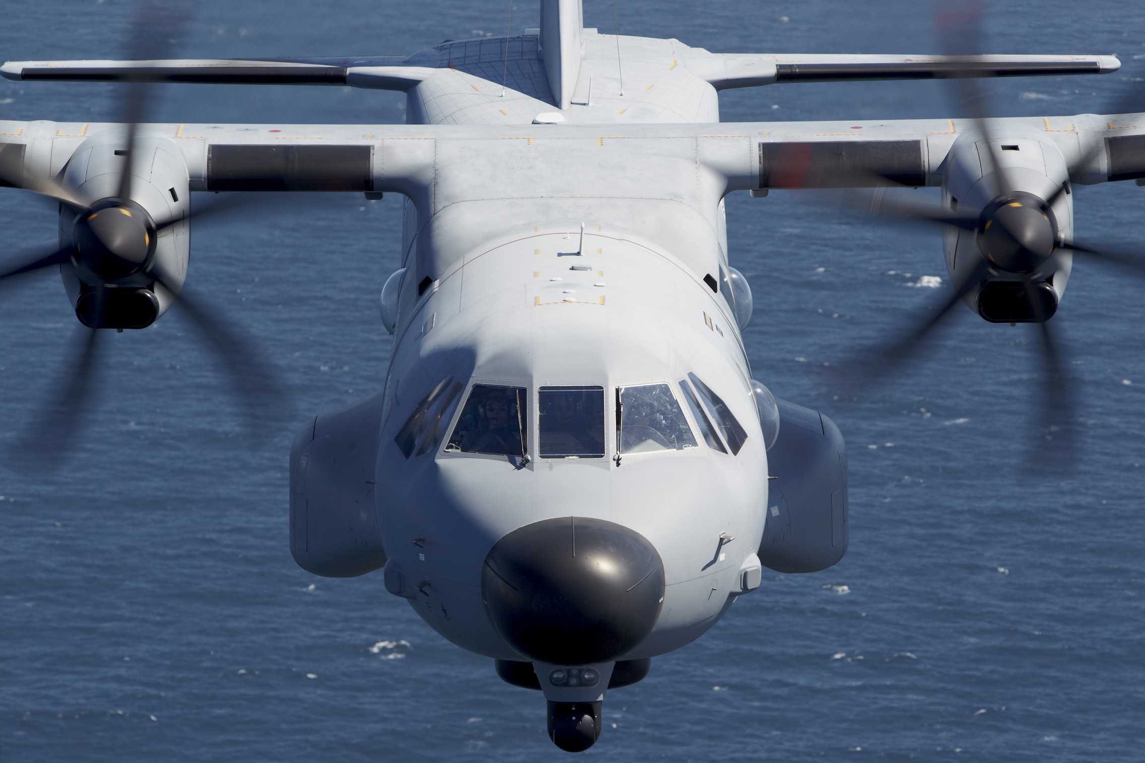 C-295M e 18 militares participam em operao da FRONTEX
