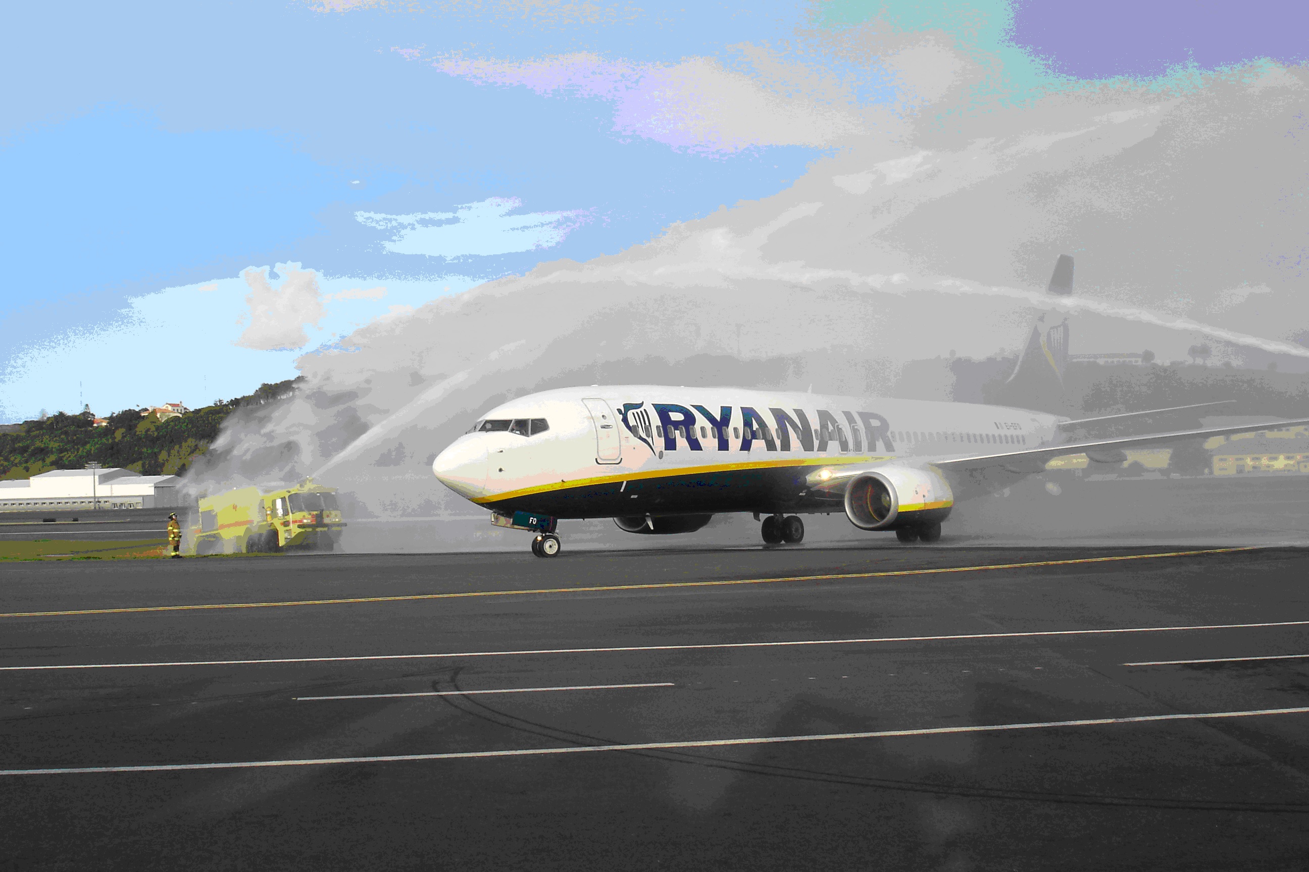 Ryanair aterra na Base das Lajes