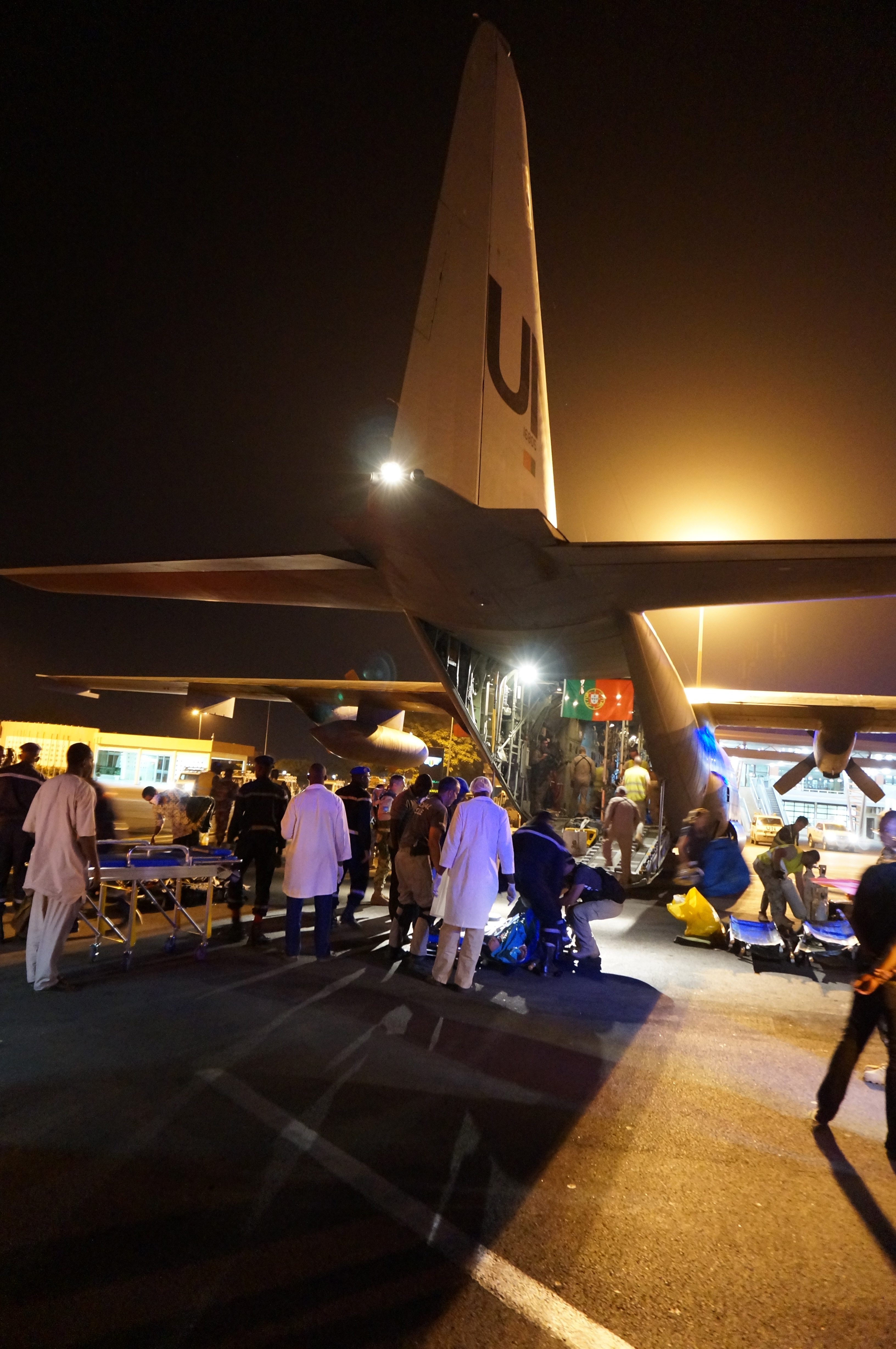 C-130H Portugus transporta feridos de atentado no Mali