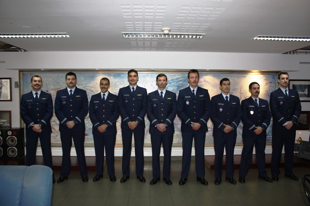 Pilotos da Esquadra 103 recebem diplomas de fim de curso