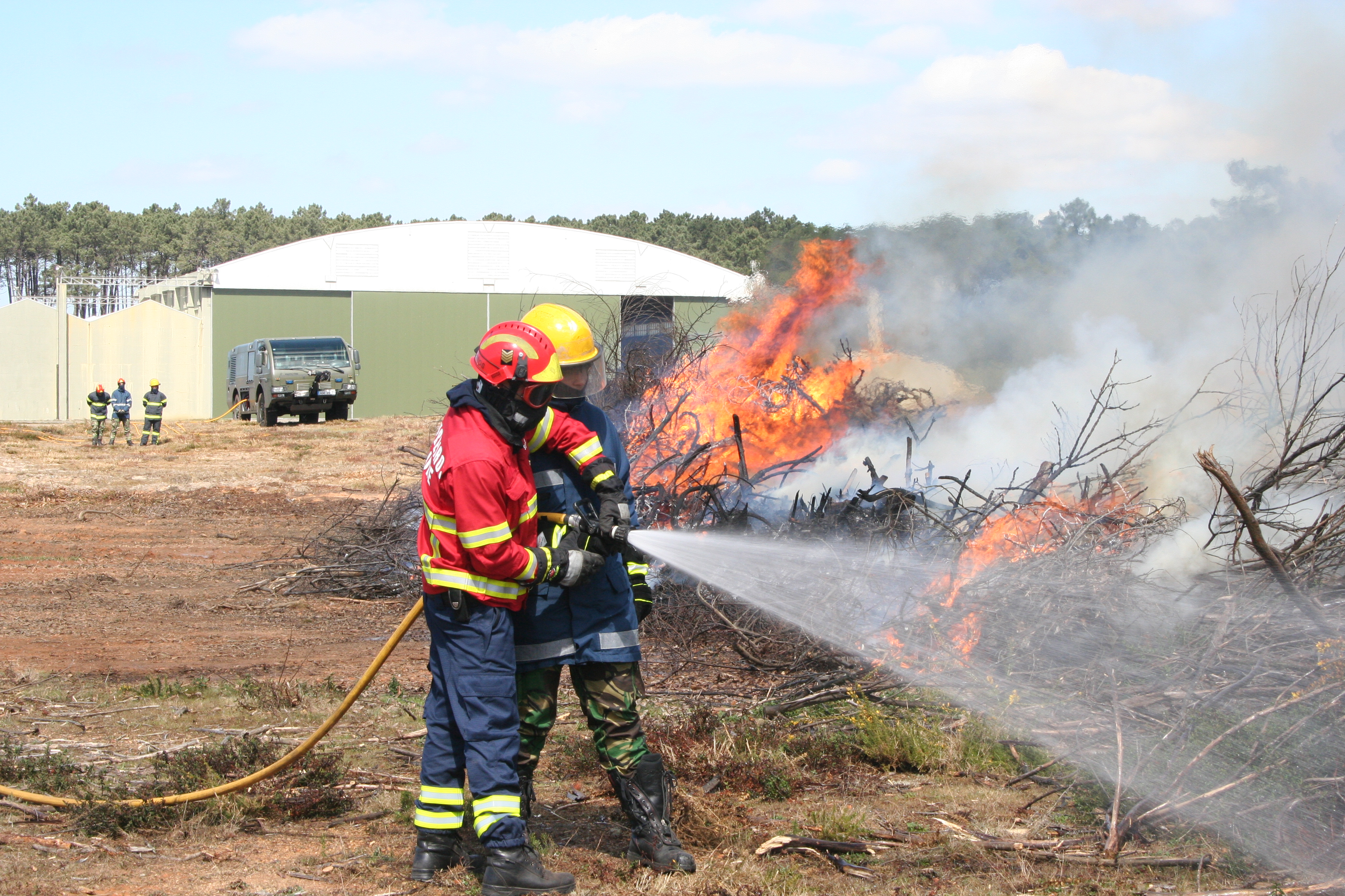 15 OPSAS em curso de combate a incndios florestais