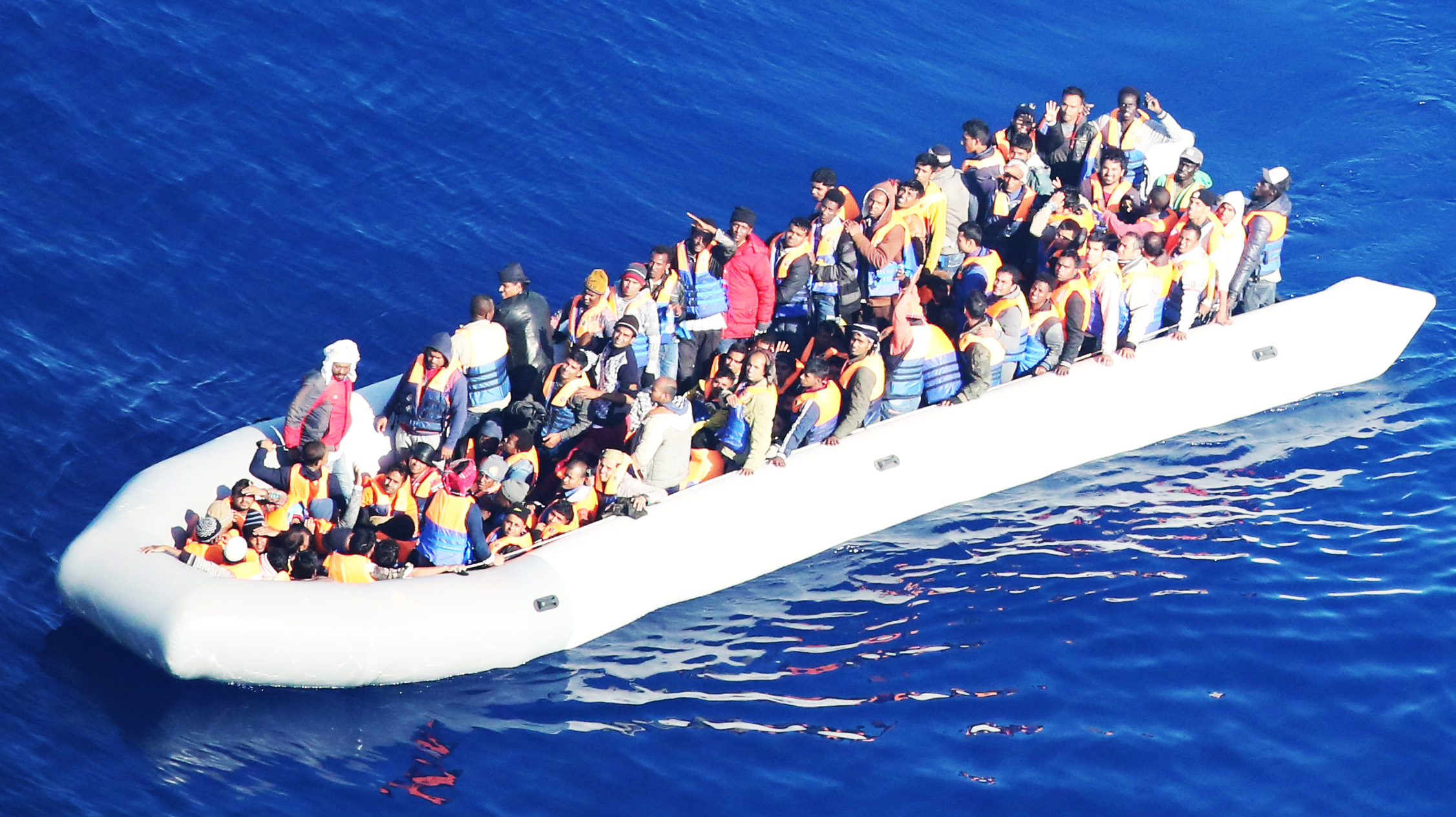 Fora Area decisiva no resgate de 100 migrantes