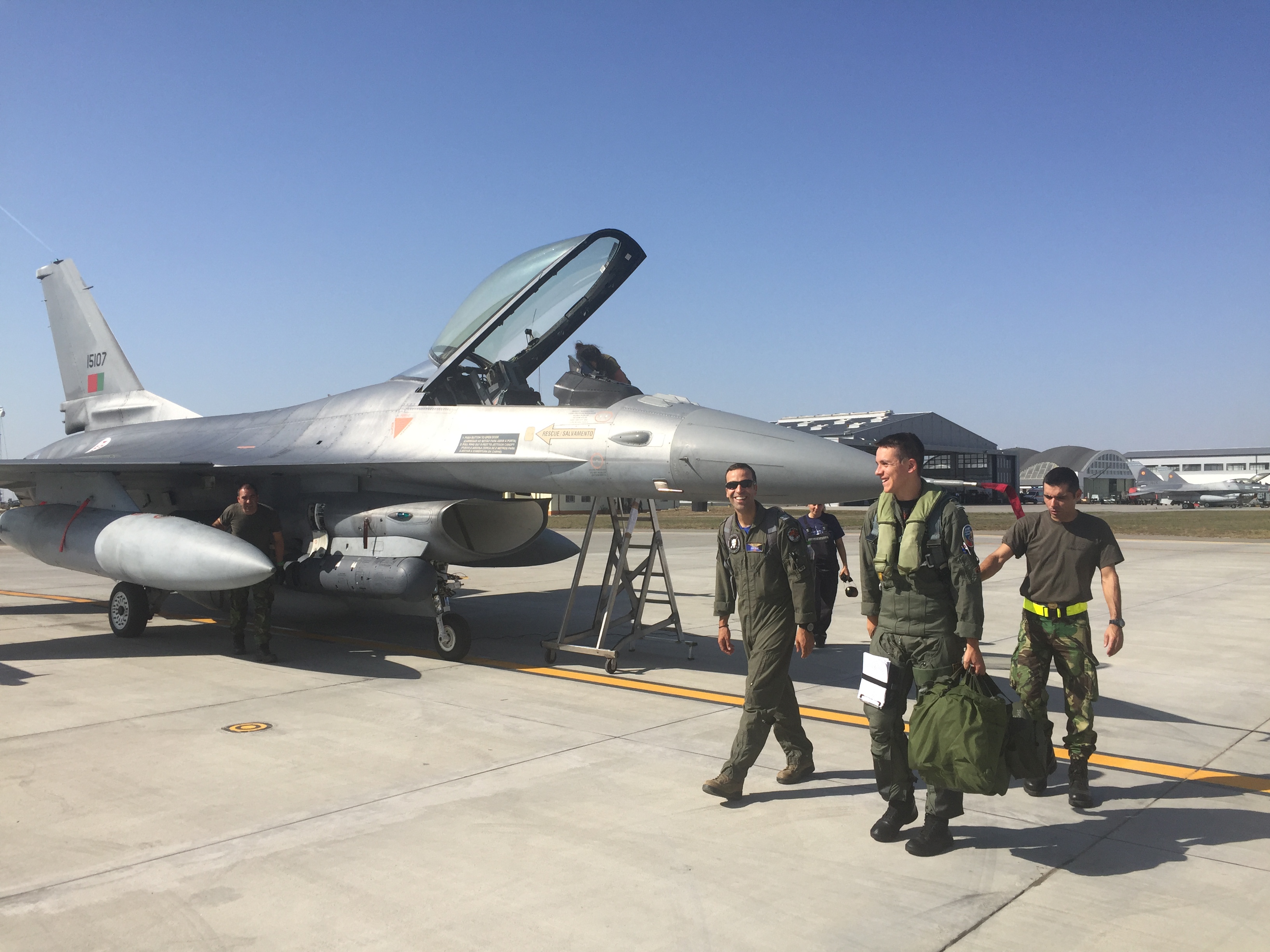 F-16 Portugueses j treinam em espao areo Romeno