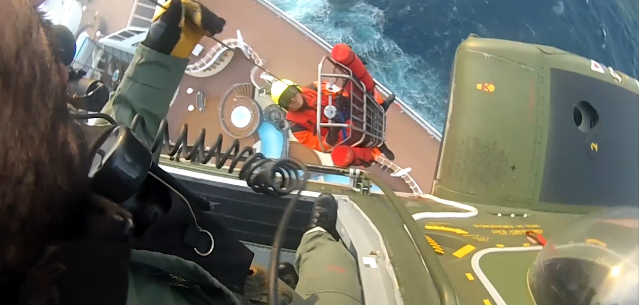 Fora Area resgata italiano no mar dos Aores