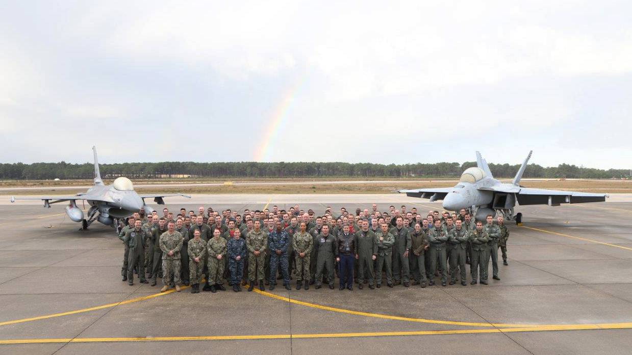 Base Area N. 5 recebe destacamento de F-18 da US Navy