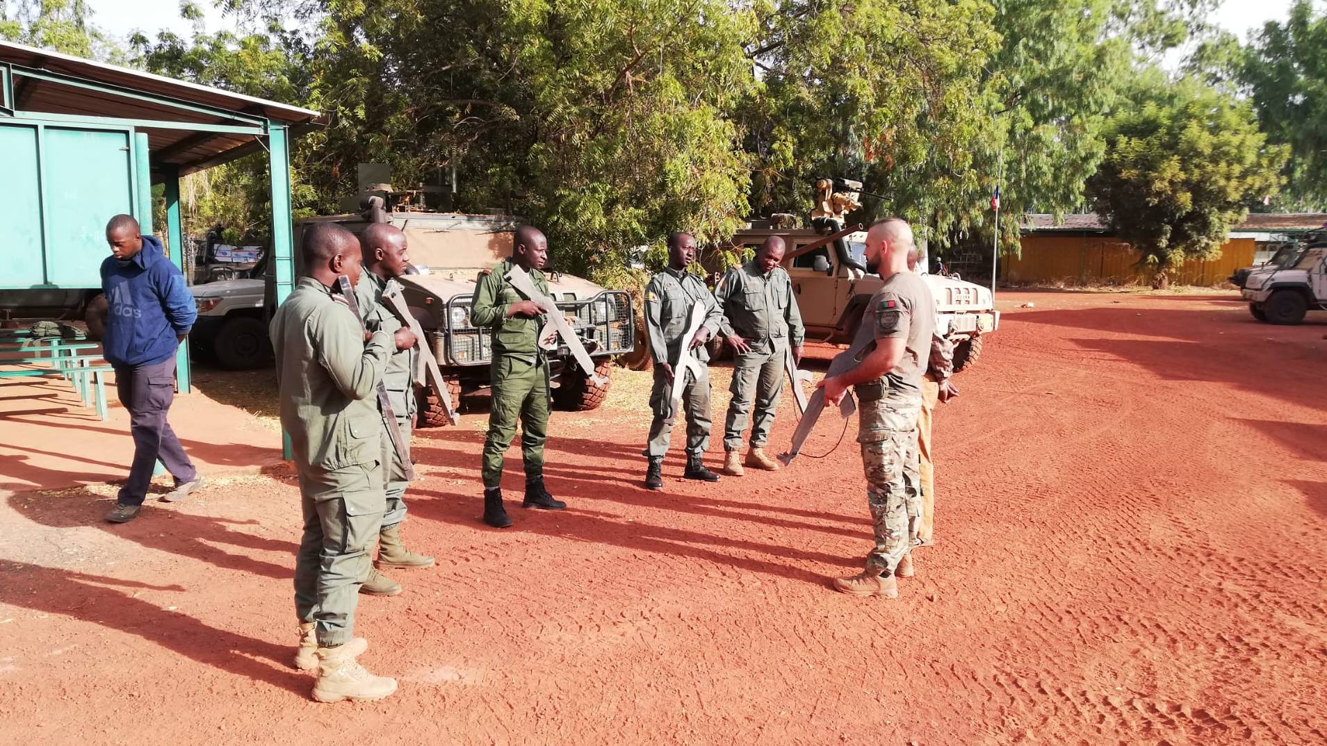 Fora Area ministra Curso de Defesa de Bases no Mali
