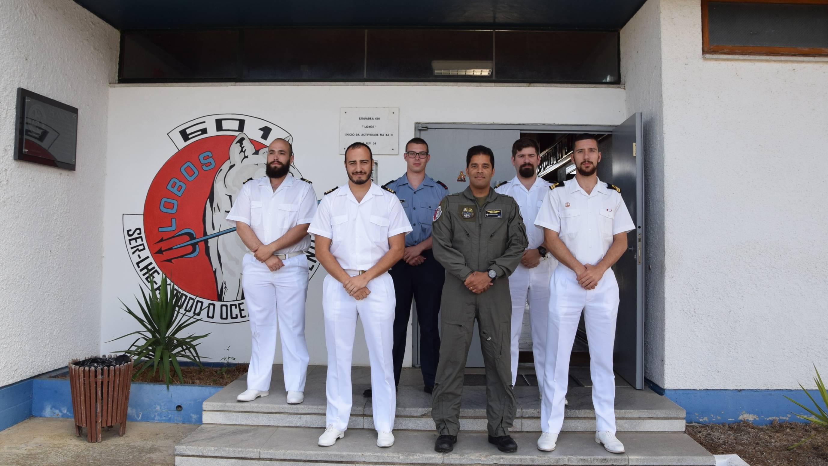 Militares da Armada visitam Esquadra 601