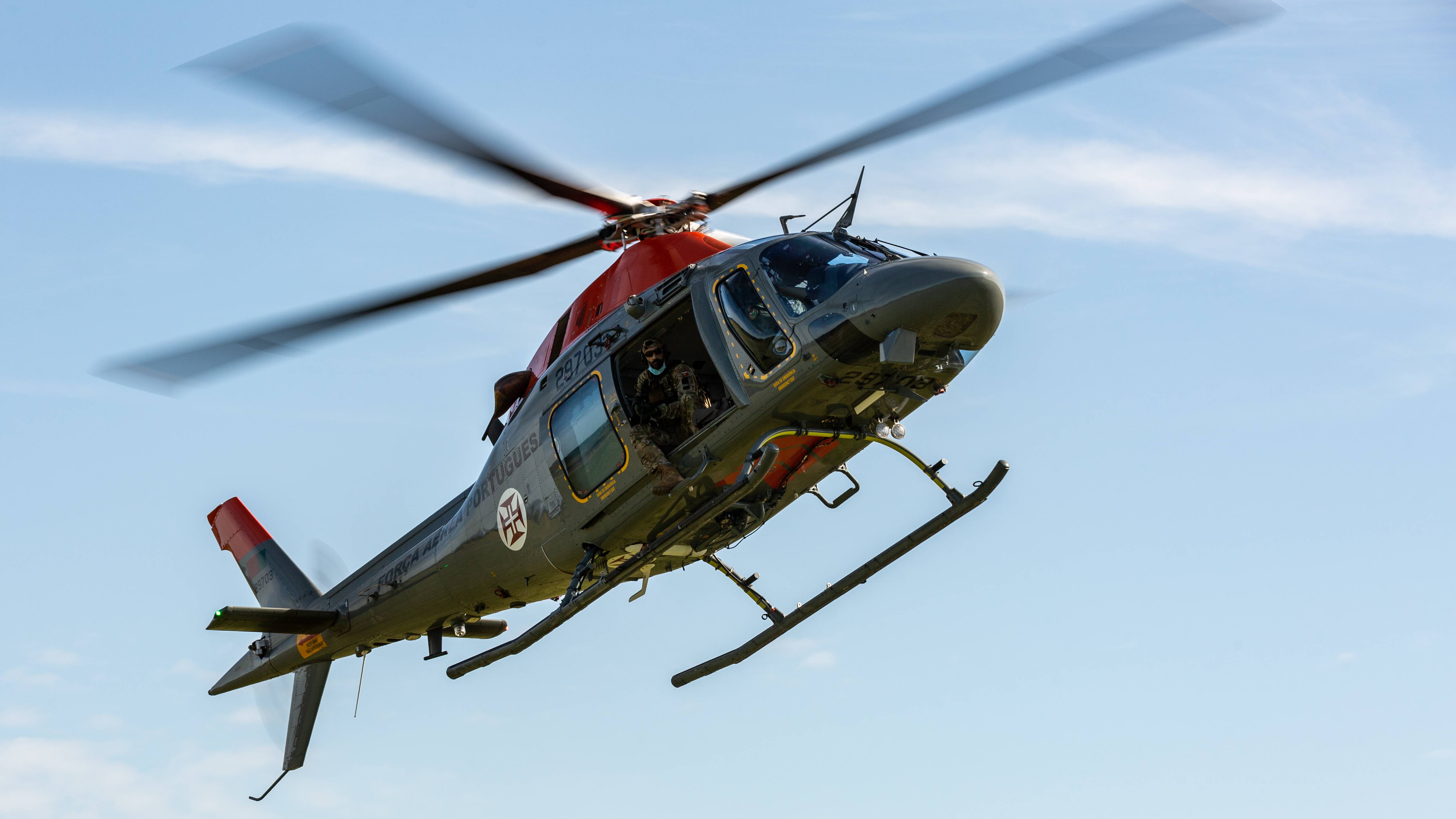 Helicóptero da Força Aérea reforça Dispositivo Especial de Combate aos Incêndios Rurais