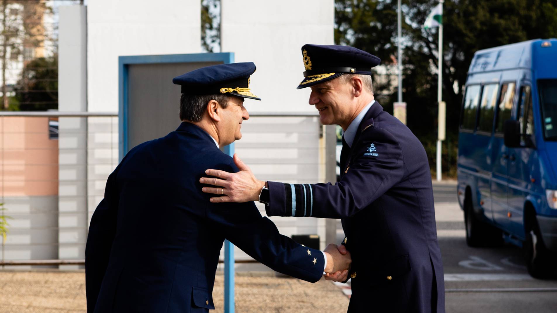 Comandante da Royal Netherlands Air Force visita Fora Area