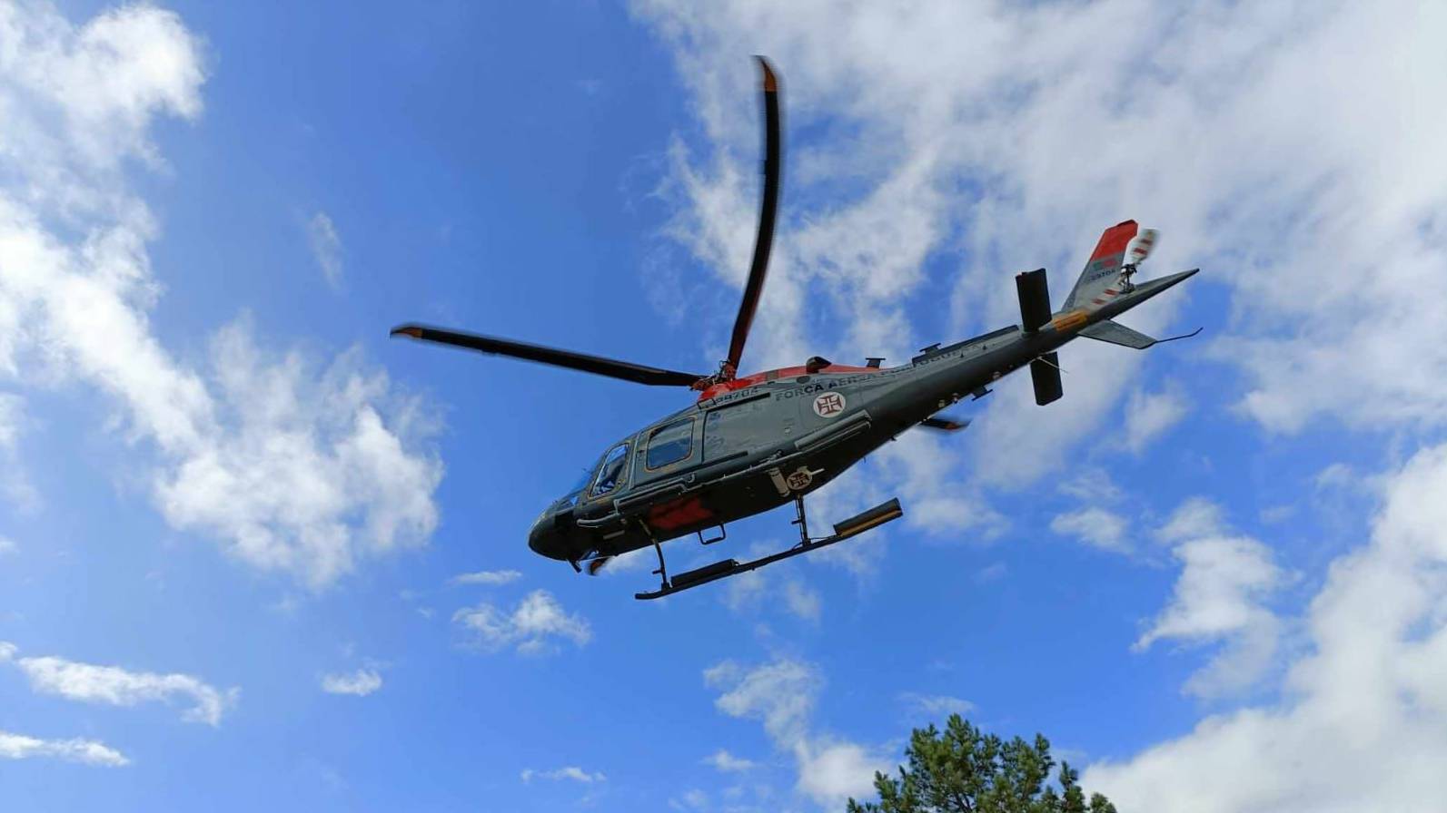 Helicptero da Fora Area resgata mulher em Arouca