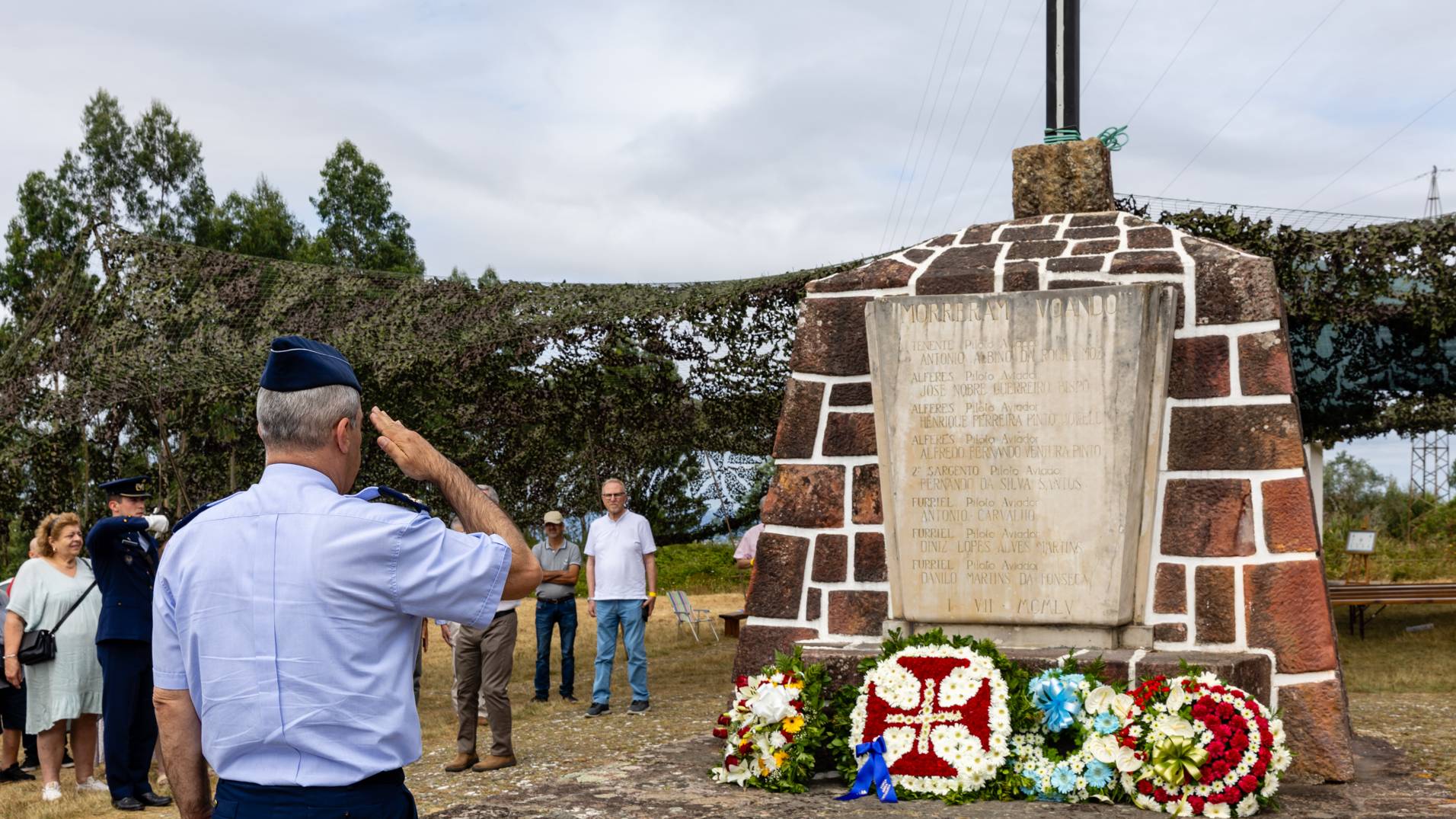 Homenagem aos Pilotos falecidos na Serra do Carvalho