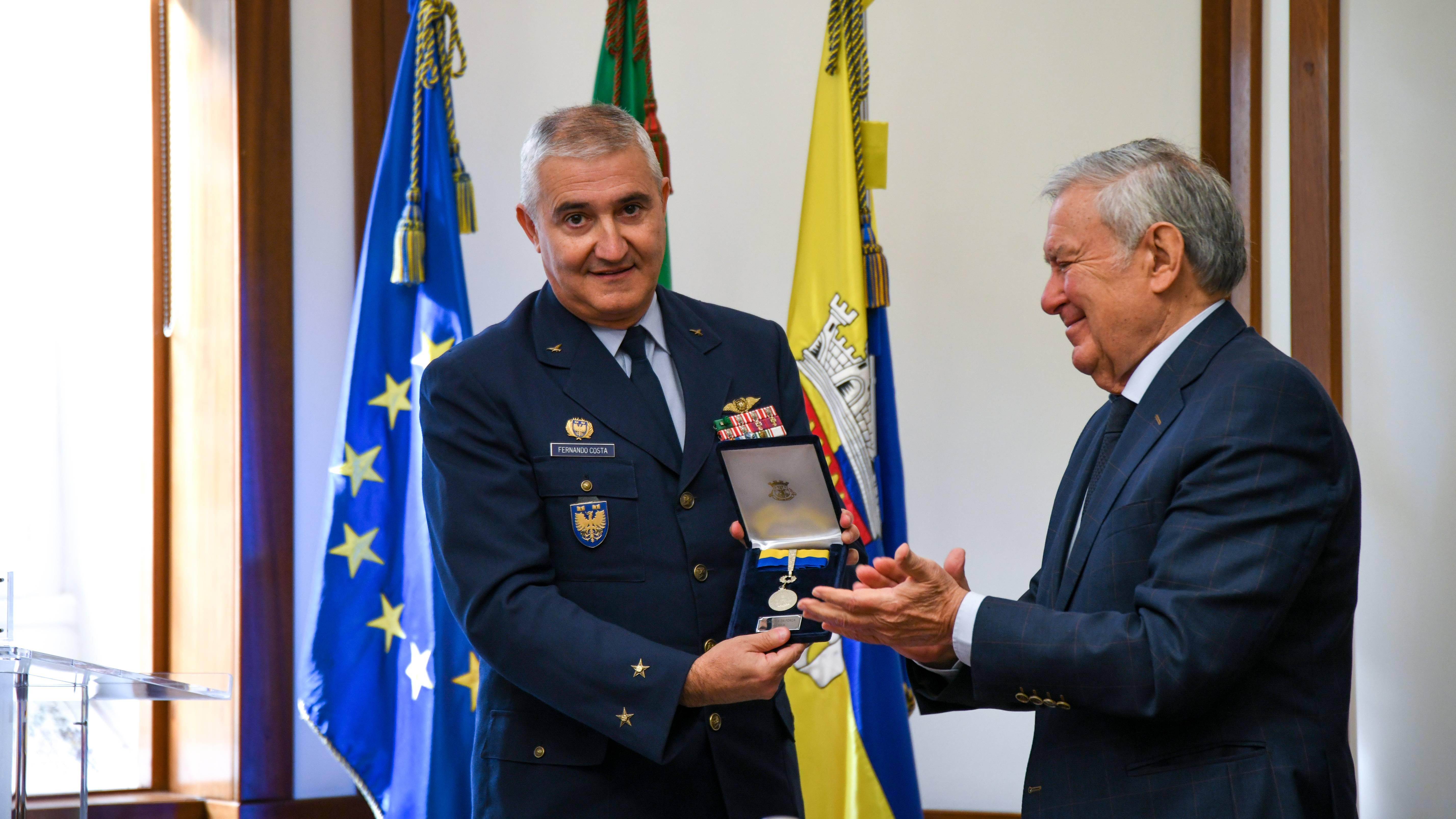 Academia da Fora Area recebe Medalha de Mrito Municipal