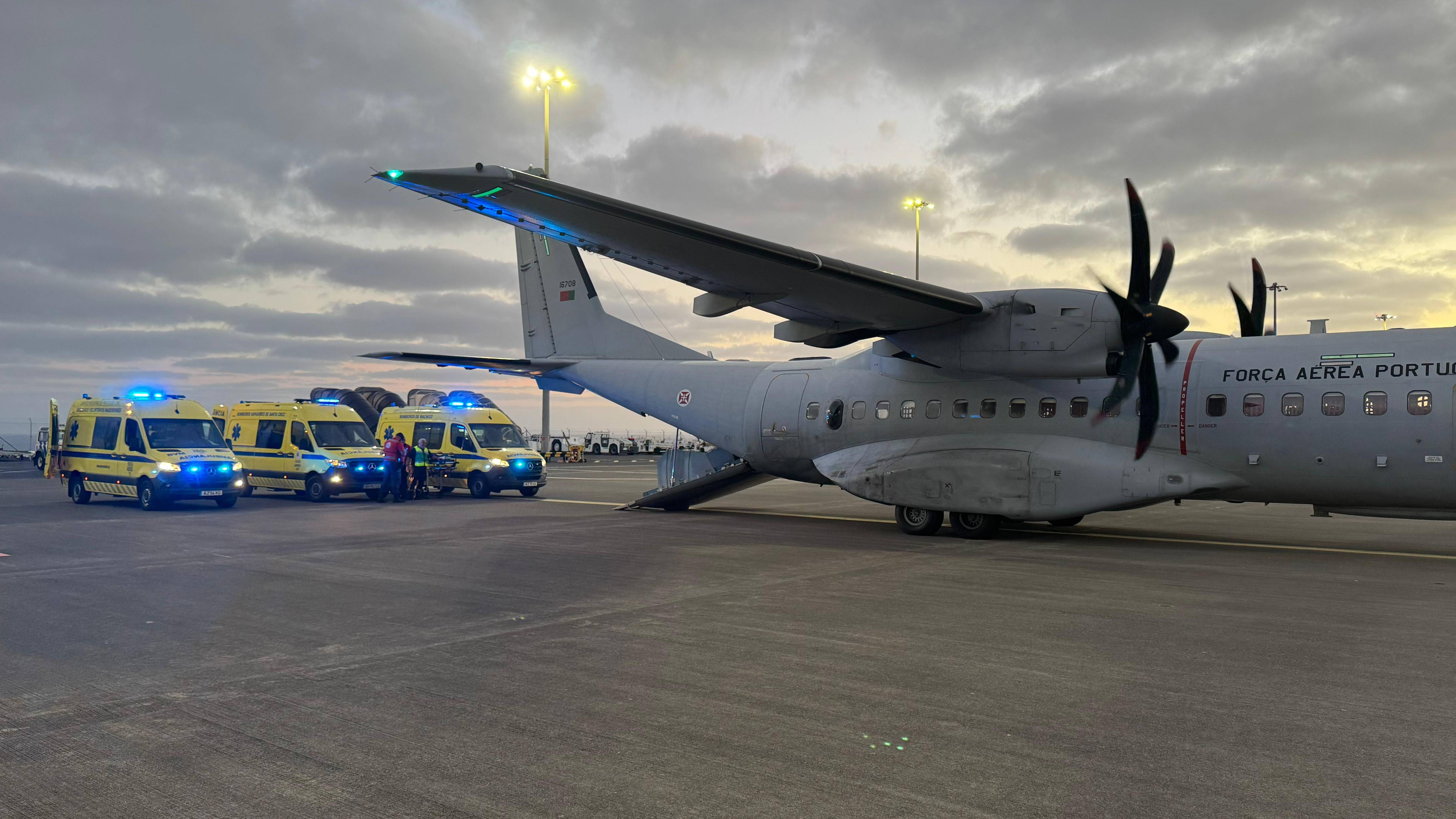 Fora Area: Triplo transporte de emergncia na Madeira