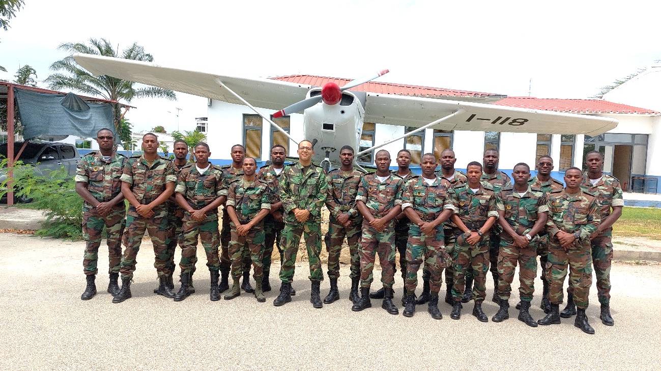 Fora Area no 1. Curso de Pilotos de Drone da Marinha Angolan