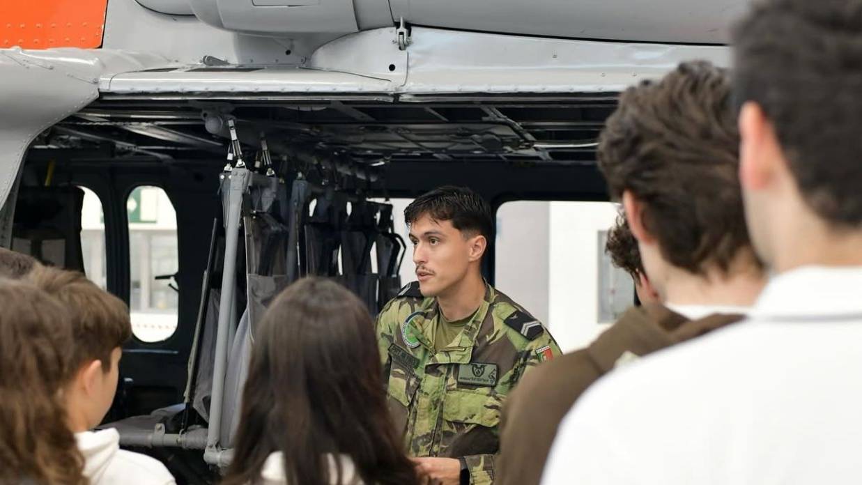 Base Aérea N.º 8 acolhe jovens para desafio internacional de Engenharia