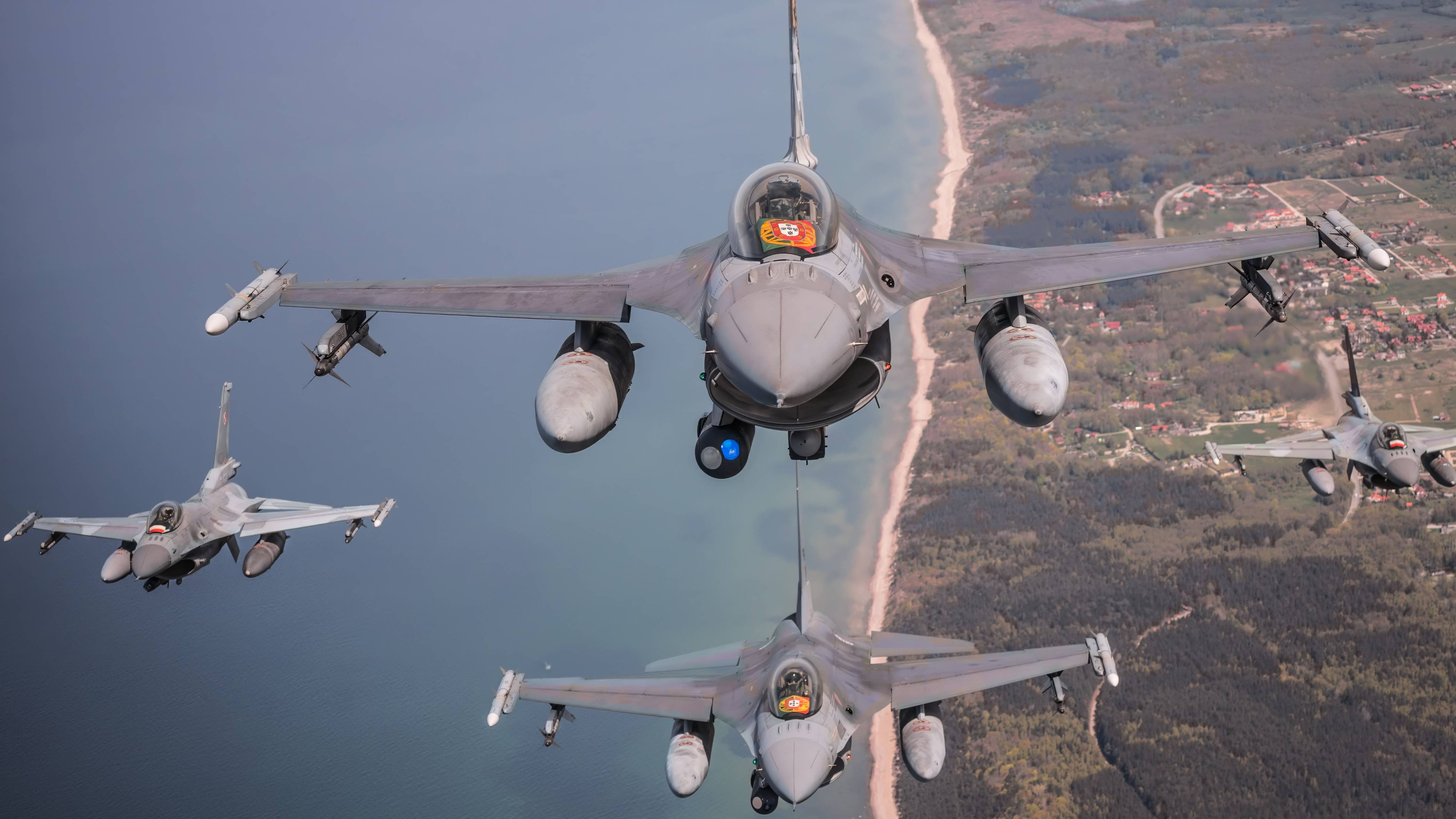F-16M portugueses integram exerccio PHOTEX no Bltico