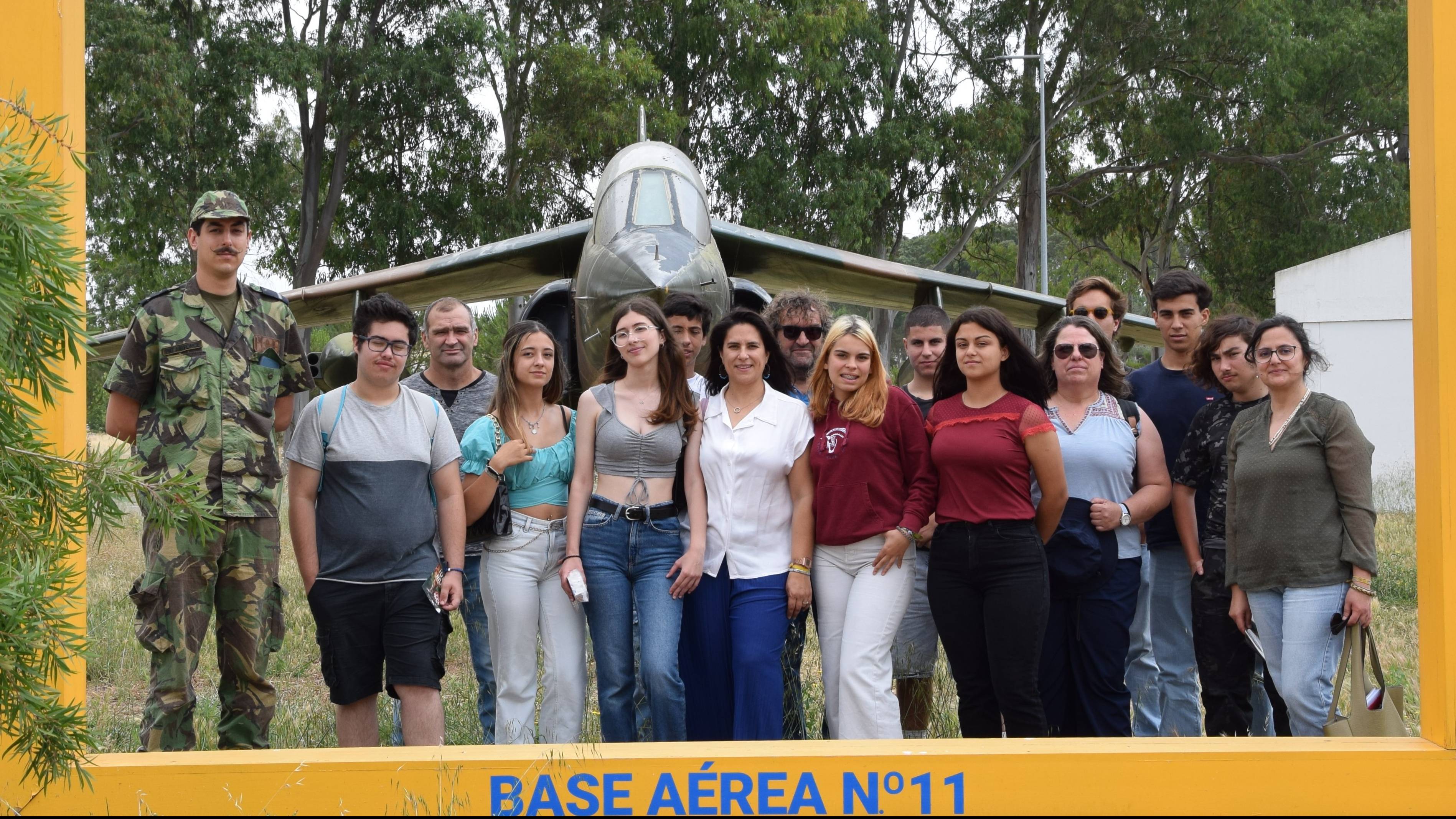 Força Aérea: Alunos visitam Base Aérea N.º 11