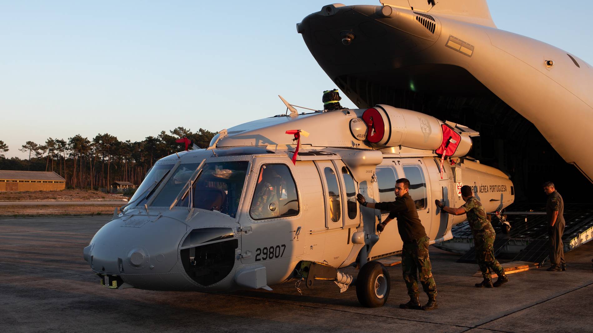 Fora Area recebe nova verso do helicptero UH-60 Black Hawk