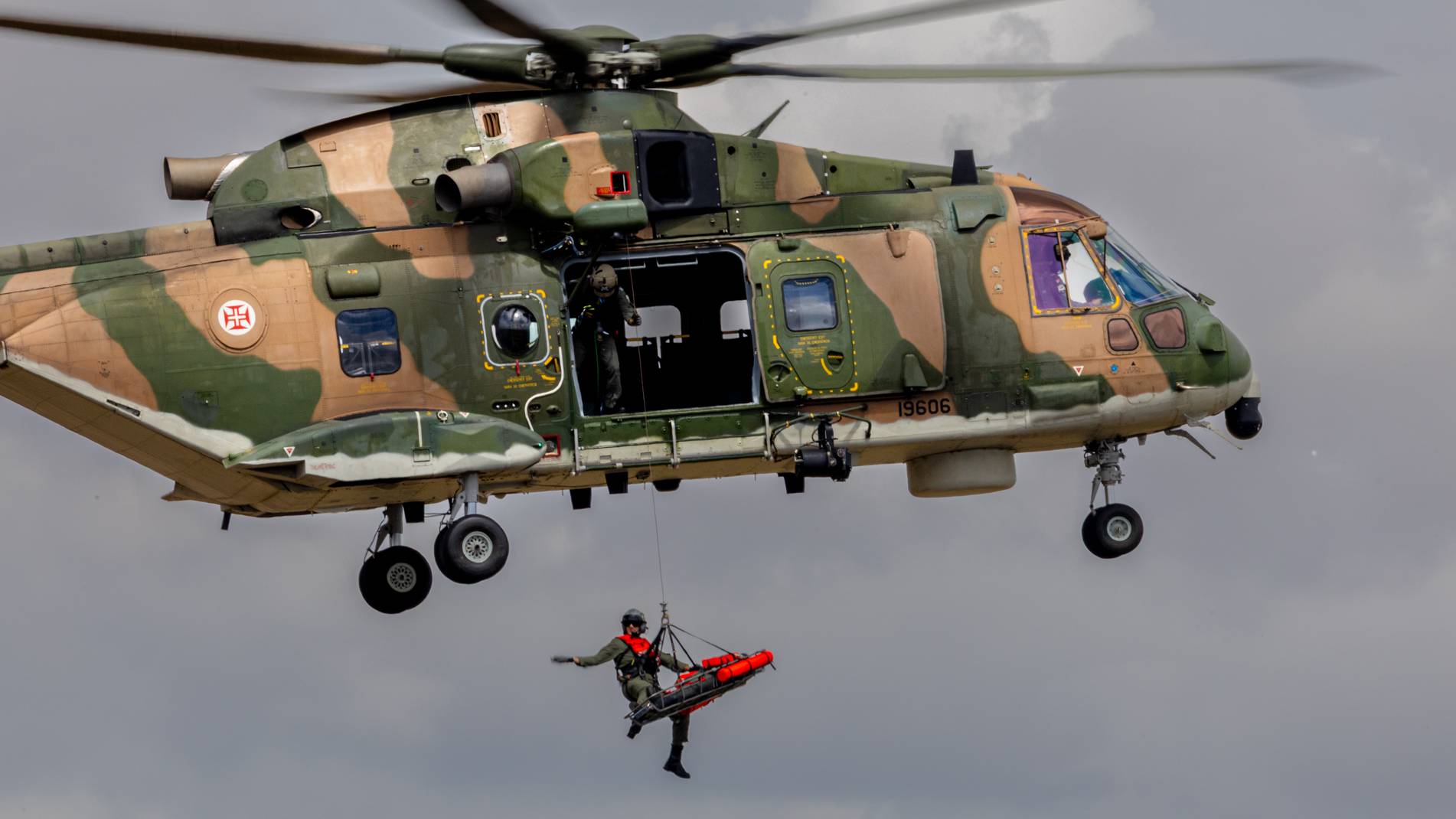 Fora Area resgata idosa a 112 km do Porto Santo