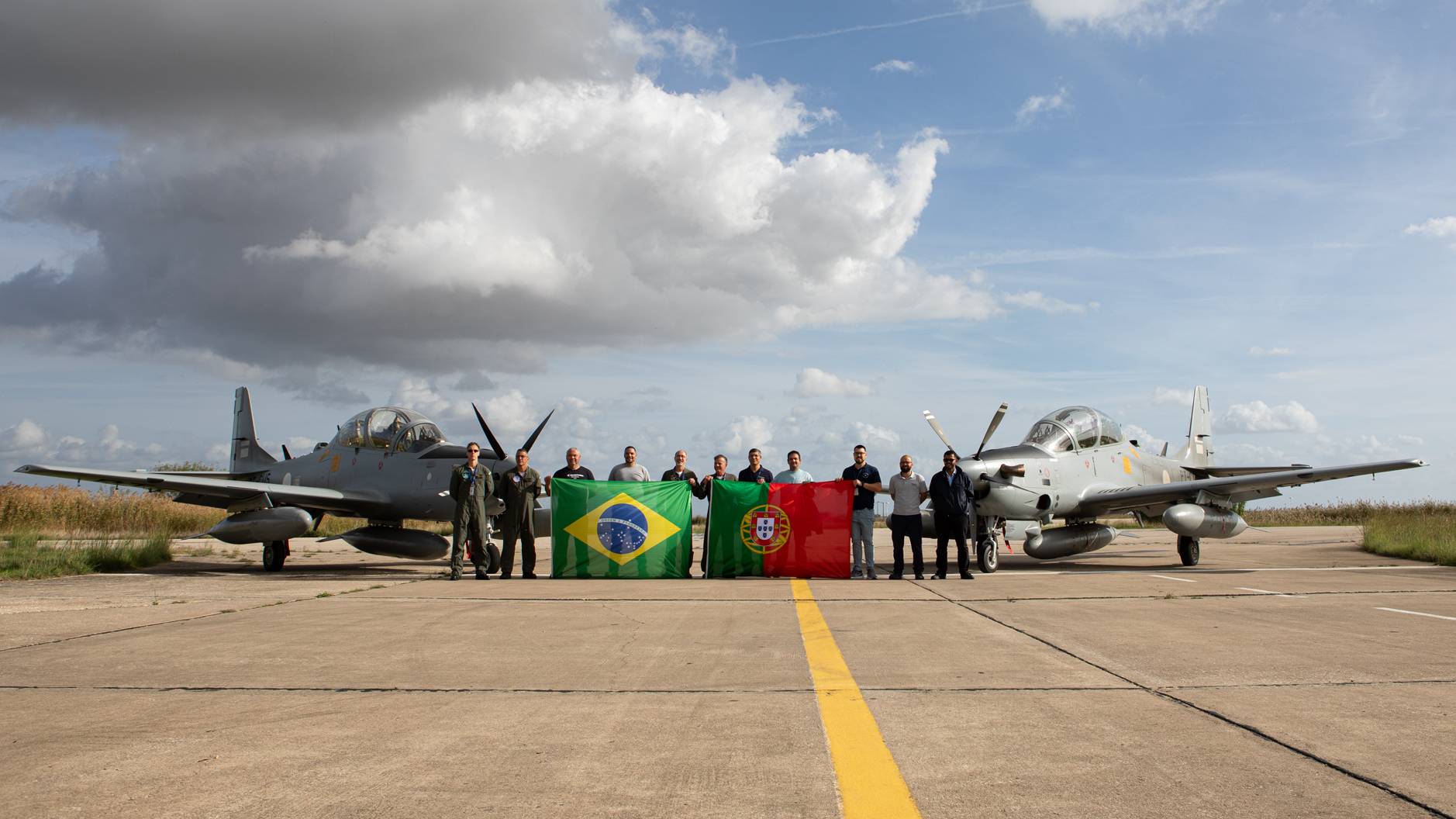 Mais dois A-29N Super Tucano em solo portugus