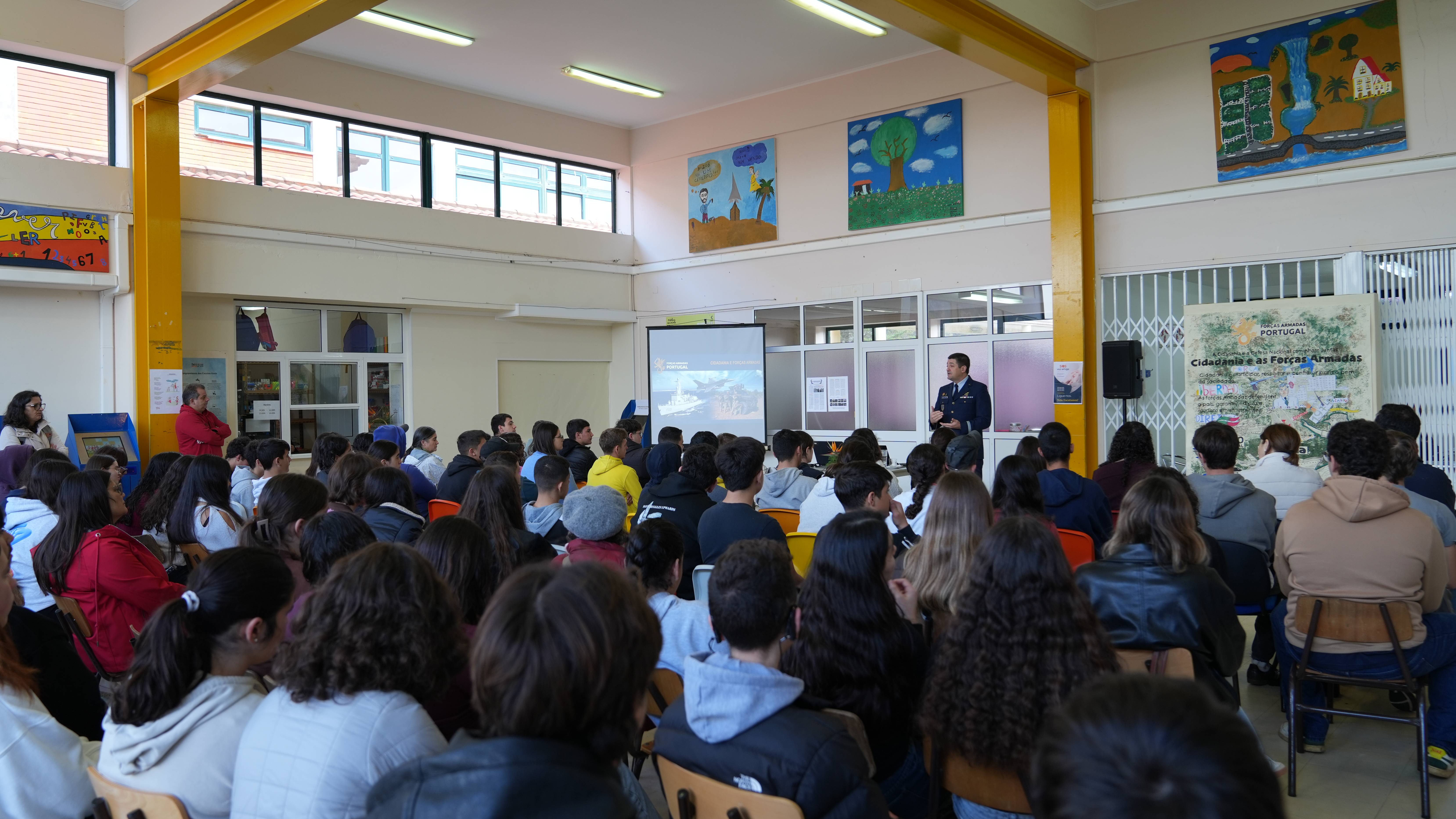 Fora Area: Divulgao das Foras Armadas na Ilha de Santa Maria