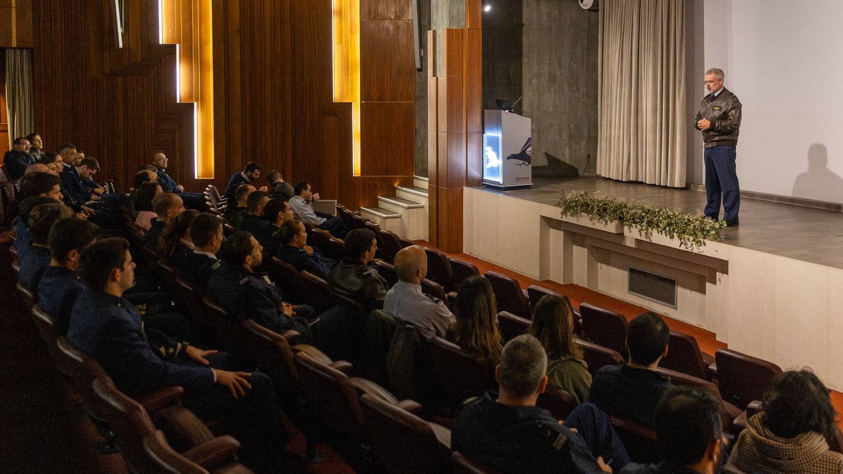 Ps-Graduao em Segurana de Voo