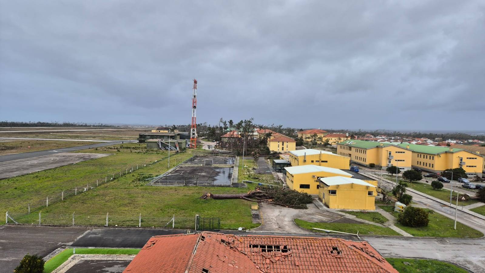 Danos na Base A�rea N.� 5: Defesa A�rea garantida