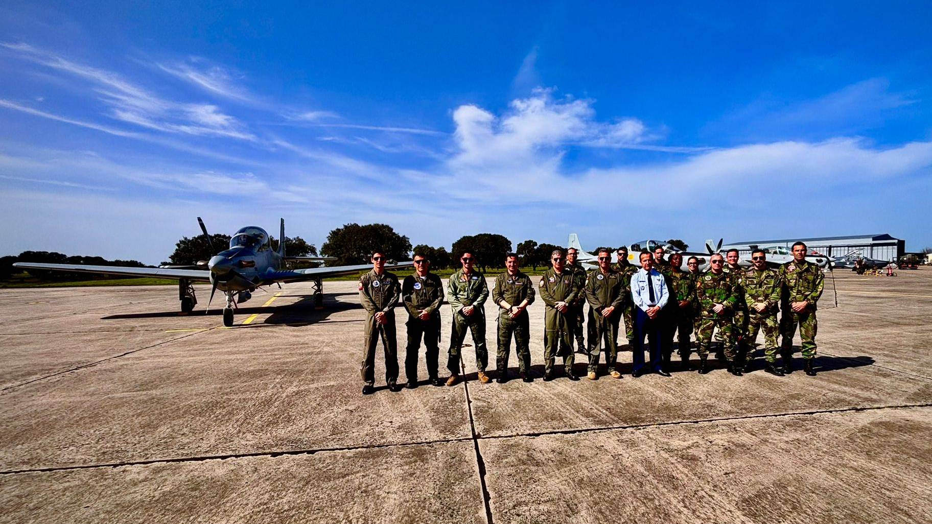 Primeiros pilotos de A-29N iniciam fase de voo