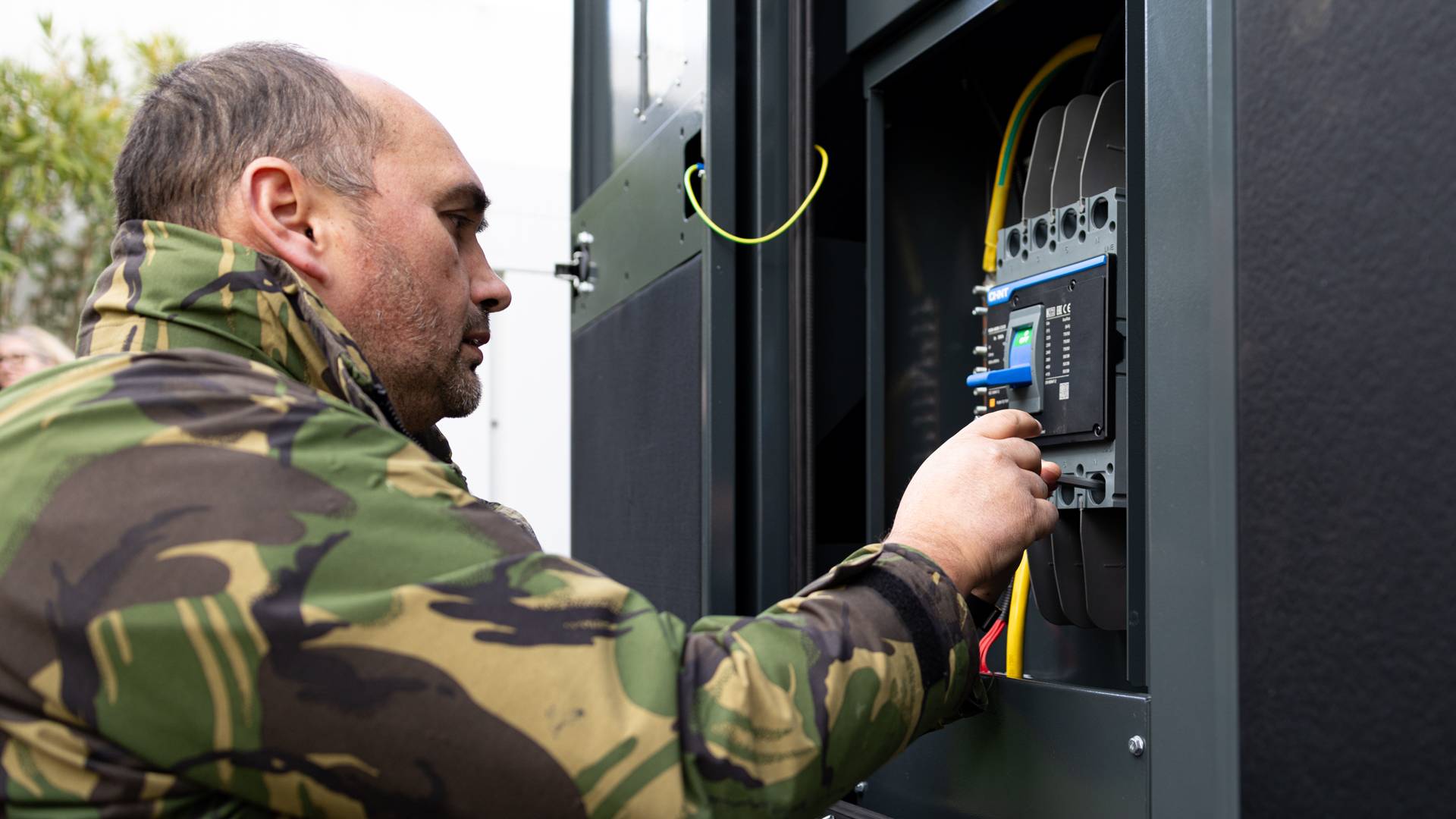 For�a A�rea entrega geradores e leva esperan�a