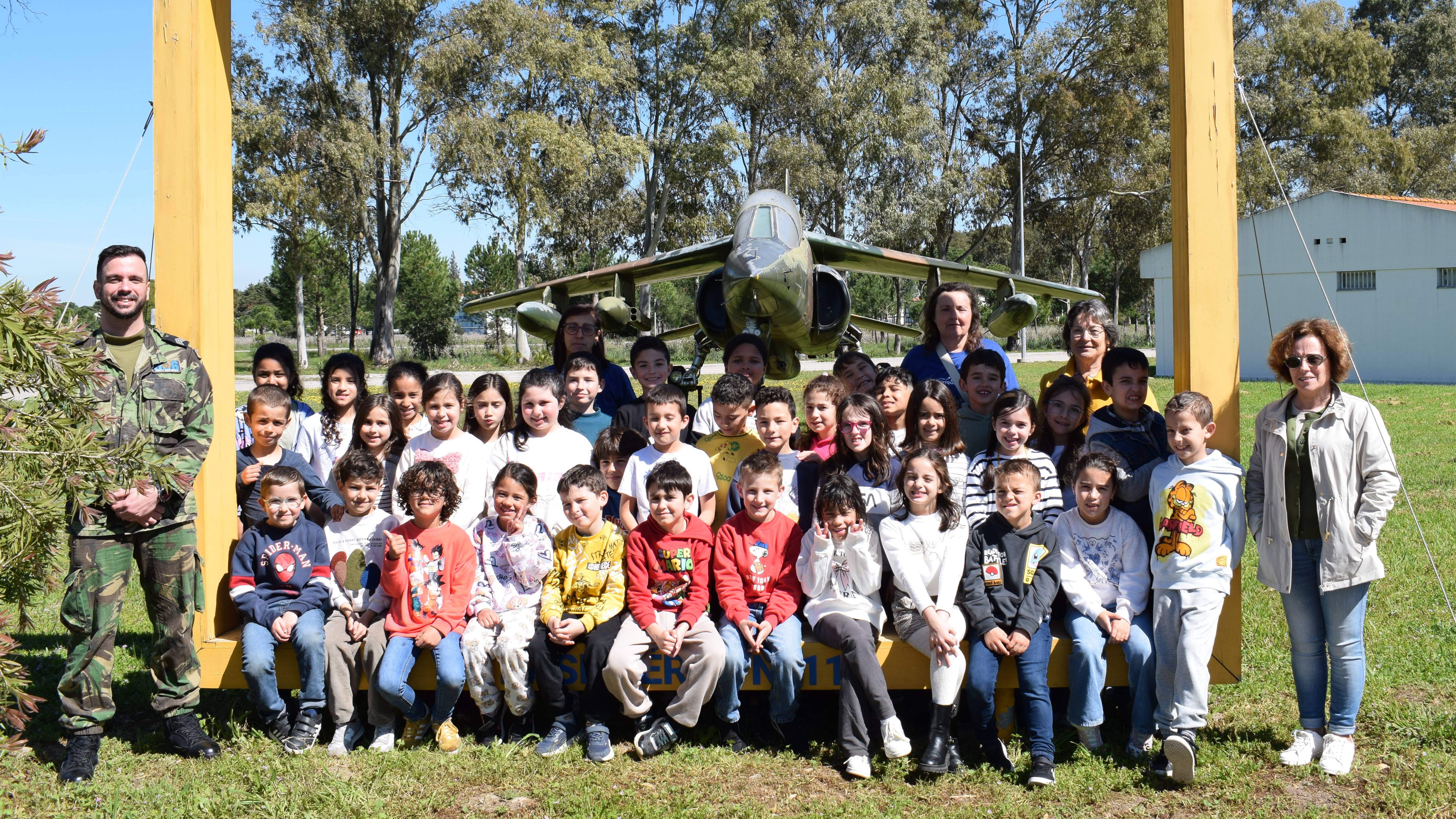 Alunos visitam Base A�rea N.� 11