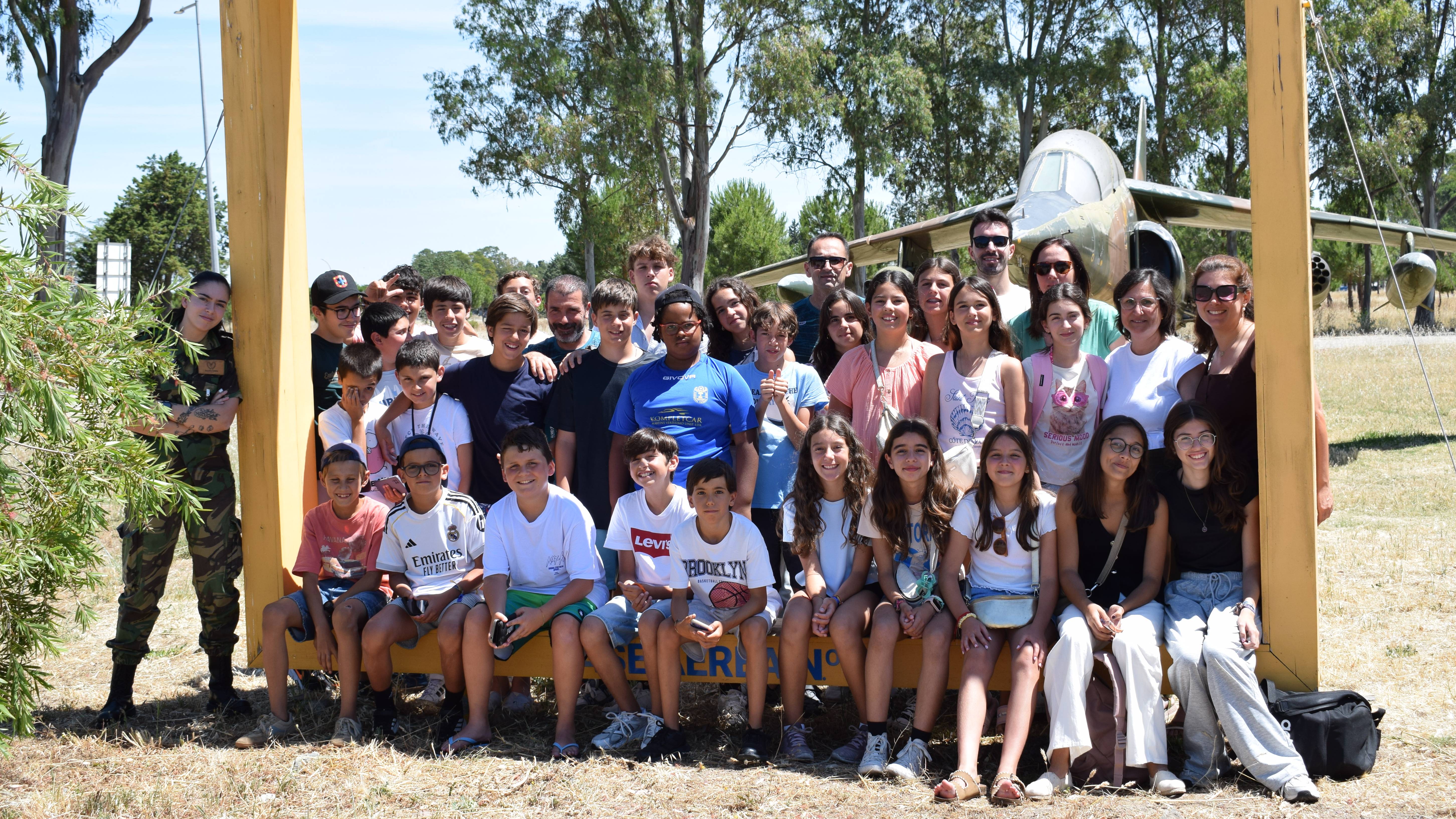 For�a A�rea recebe alunos de Barrancos na Base A�rea N.� 11
